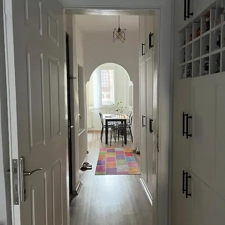 شقة Centrally Located, 2+1 House In Taksim, Cihangir