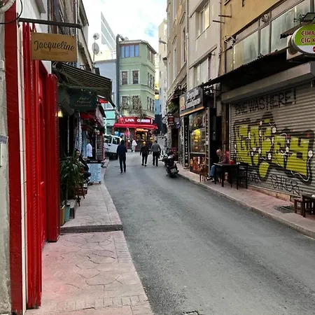 شقة Centrally Located, 2+1 House In Taksim, Cihangir *