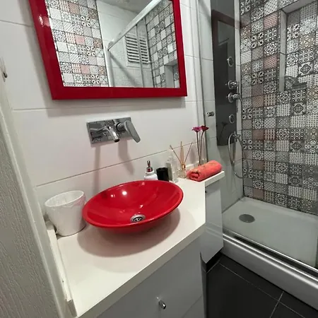 شقة Centrally Located, 2+1 House In Taksim, Cihangir اسطنبول