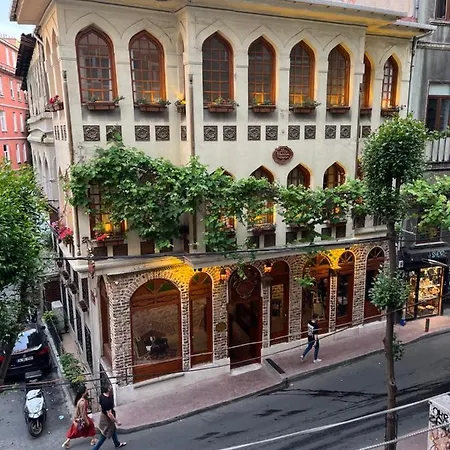 شقة Centrally Located, 2+1 House In Taksim, Cihangir *