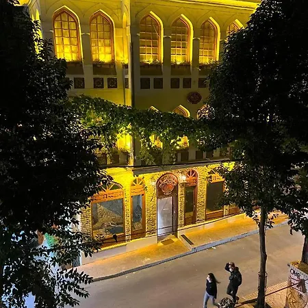 شقة Centrally Located, 2+1 House In Taksim, Cihangir