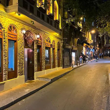 Centrally Located, 2+1 House In Taksim, Cihangir Διαμέρισμα