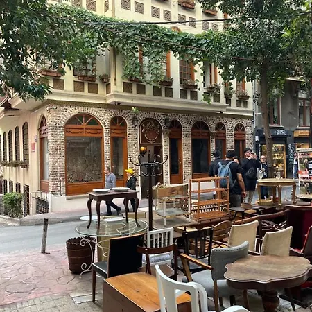 Centrally Located, 2+1 House In Taksim, Cihangir