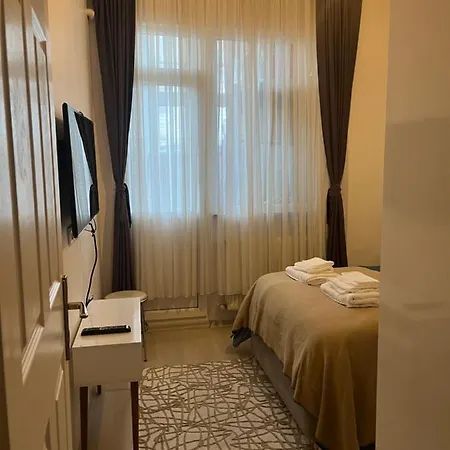 Centrally Located, 2+1 House In Taksim, Cihangir Κωνσταντινούπολη