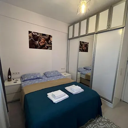 Centrally Located, 2+1 House In Taksim, Cihangir Lägenhet