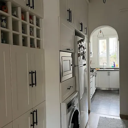 Centrally Located, 2+1 House In Taksim, Cihangir