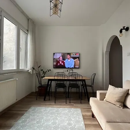 Centrally Located, 2+1 House In Taksim, Cihangir Apartment Istanbul