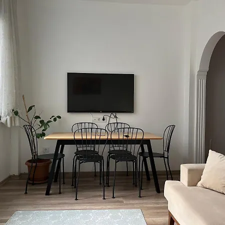 Centrally Located, 2+1 House In Taksim, Cihangir Istanboel