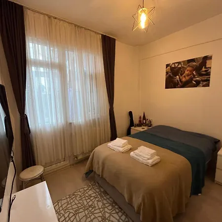 Appartement Centrally Located, 2+1 House In Taksim, Cihangir Istanboel