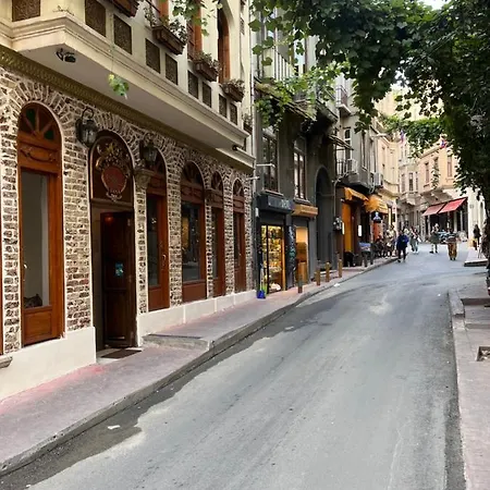 Centrally Located, 2+1 House In Taksim, Cihangir Istanbul